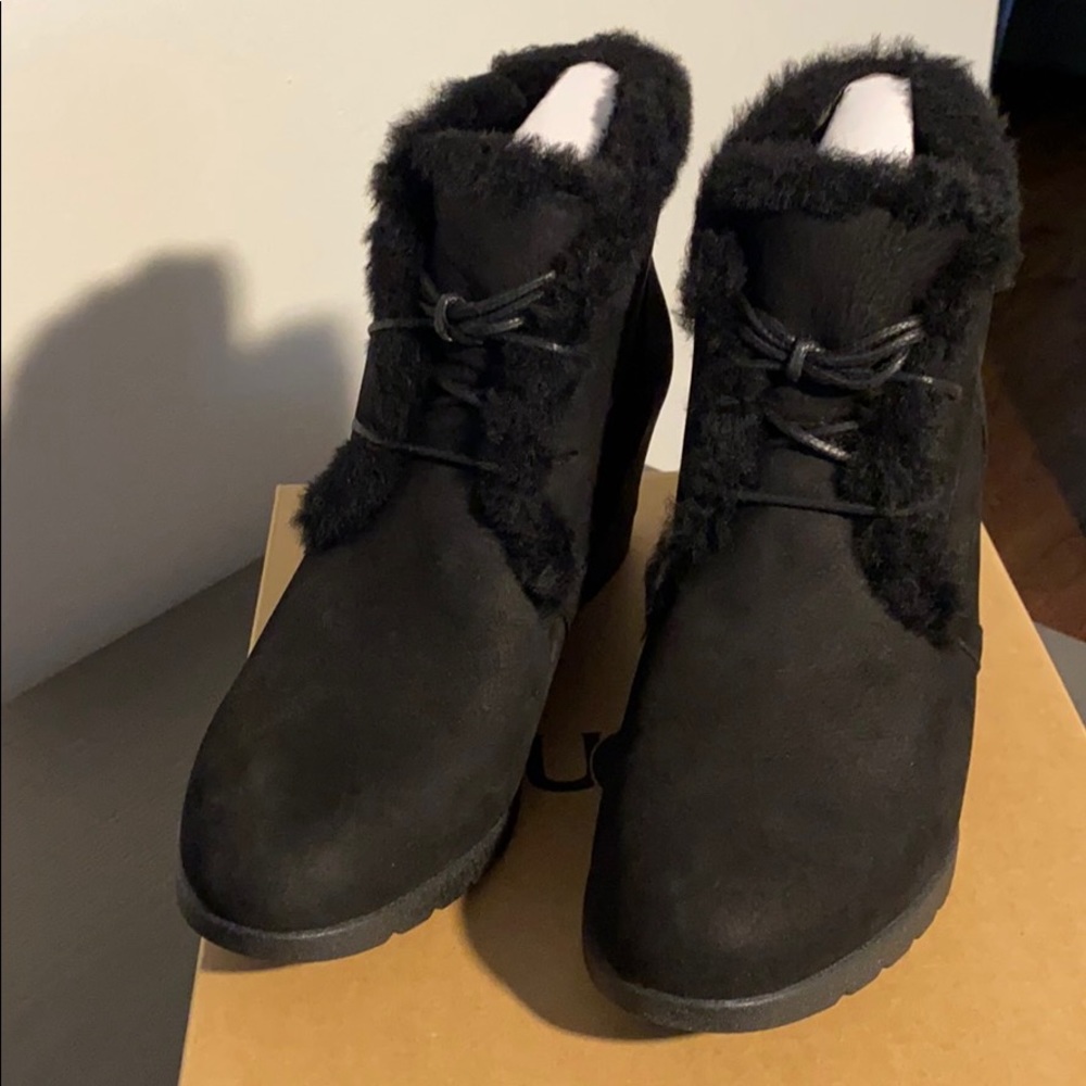 UGG Jeovana ankle bootie